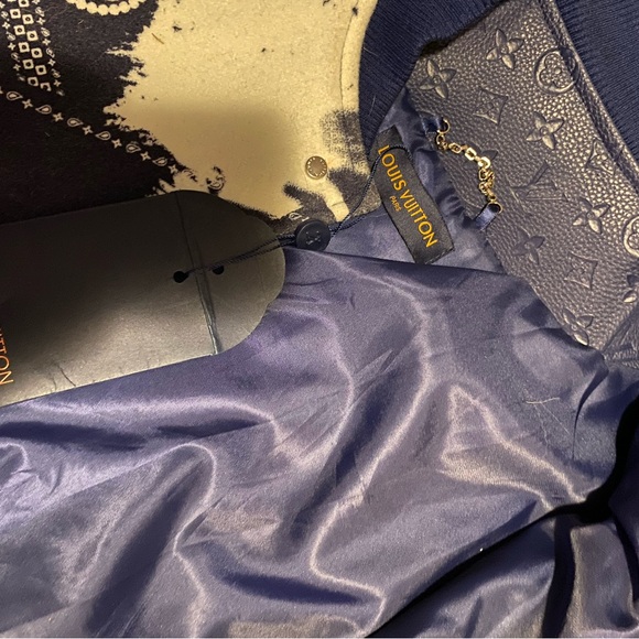 LV bomber style jacket was a gift don’t fit me - Picture 2 of 4